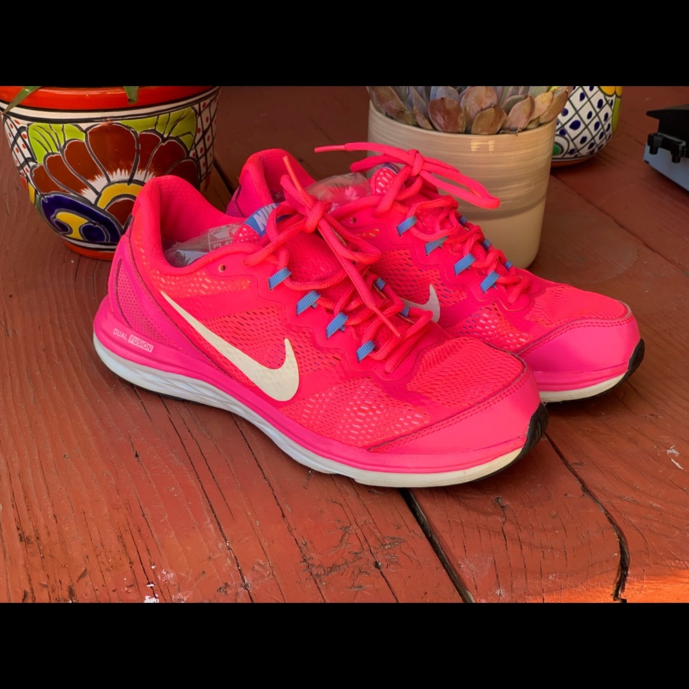 NIKE Women's Neon Pink Dual Fusion Run 3 Shoes Size 8.5 Running 653594-600